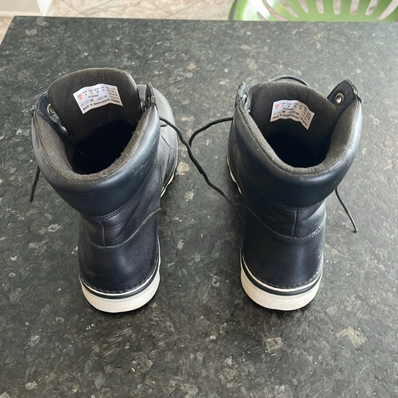 Timberland women’s boots, size 8 - Picture 3 of 6